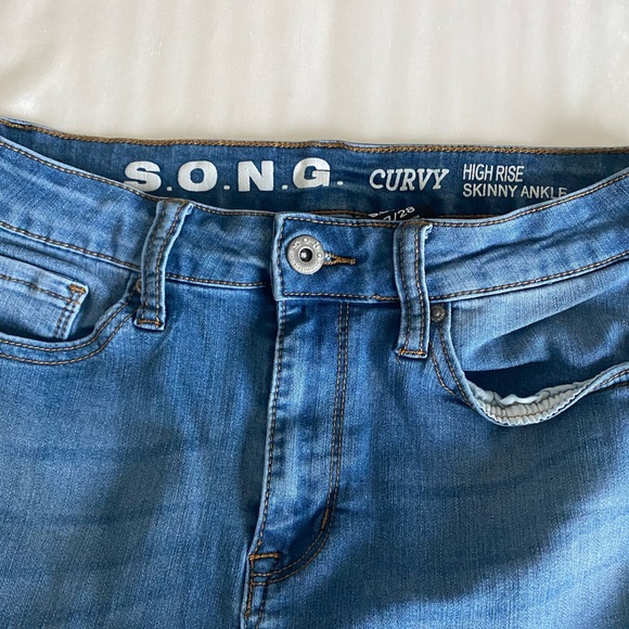 High Rise Skinny Jeans - Picture 2 of 3